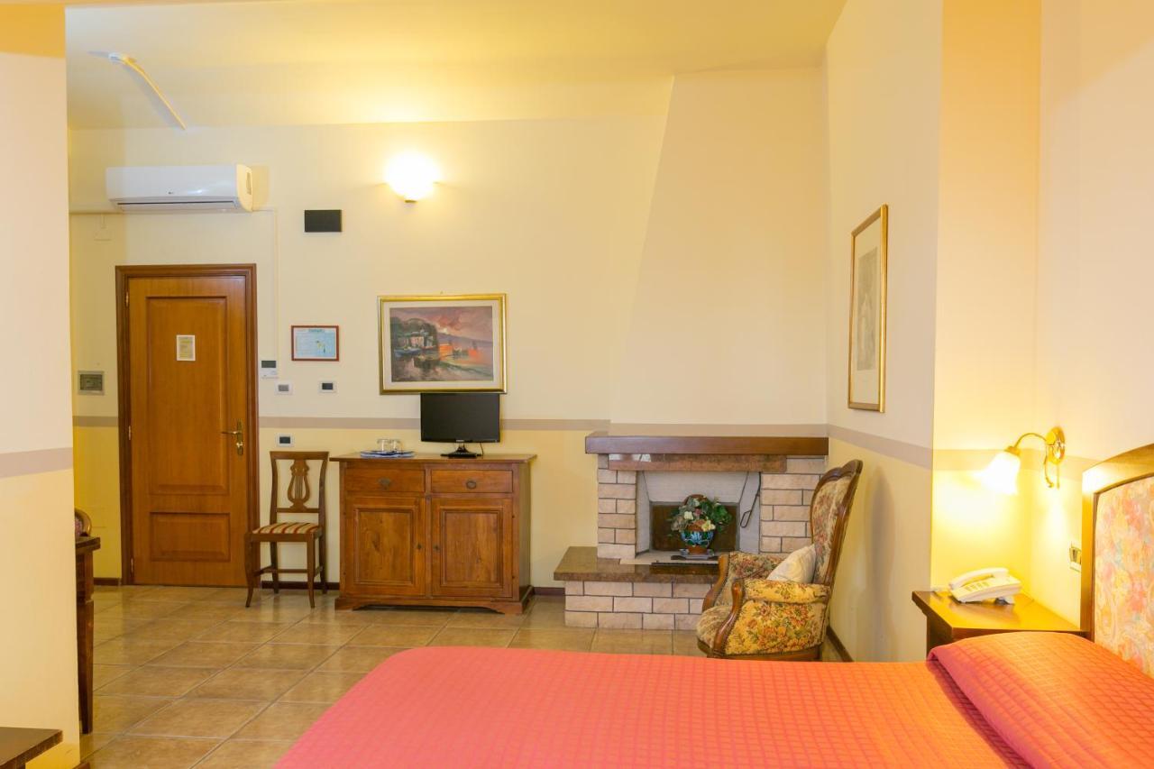 Agrihotel Elisabetta Collemezzano Exterior foto