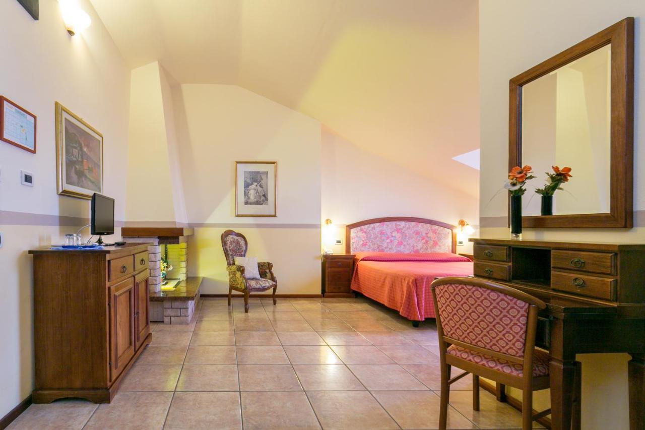 Agrihotel Elisabetta Collemezzano Exterior foto